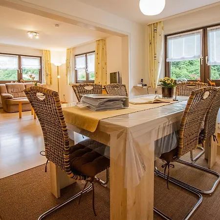 Haus Niedermaettle بيت للعطل *